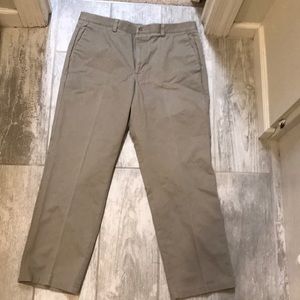 Dockers classic Fit Khaki pants